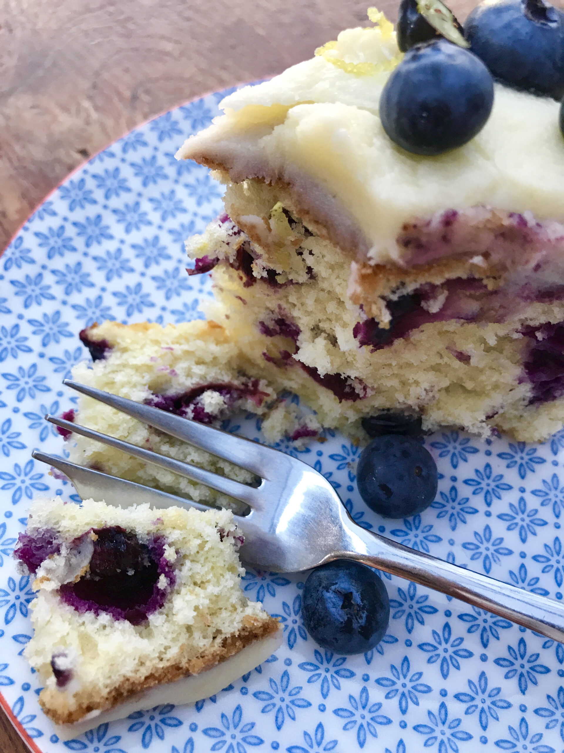 lemon and blueberry cake
